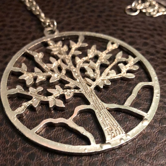 Tree framed necklace - Picture 2 of 4